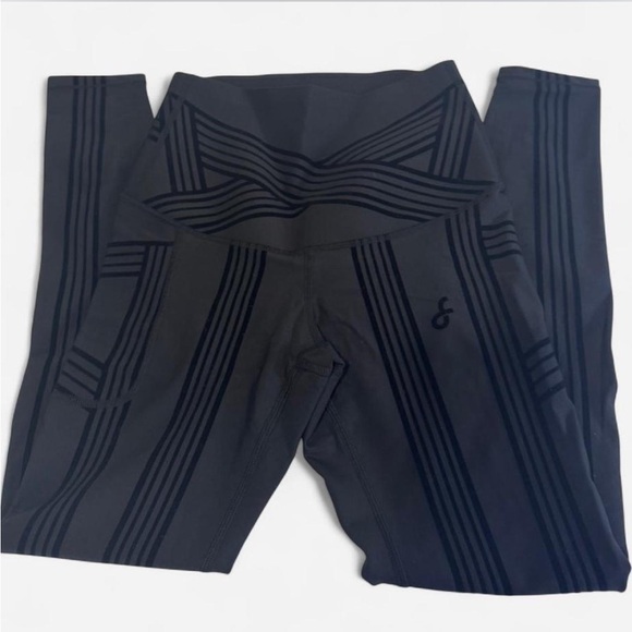 FANKA black PowerBand Resistance (Reversable Wear) Leggings Size M - Picture 4 of 7